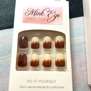 Press On Nail No. 8- Brown With Beige